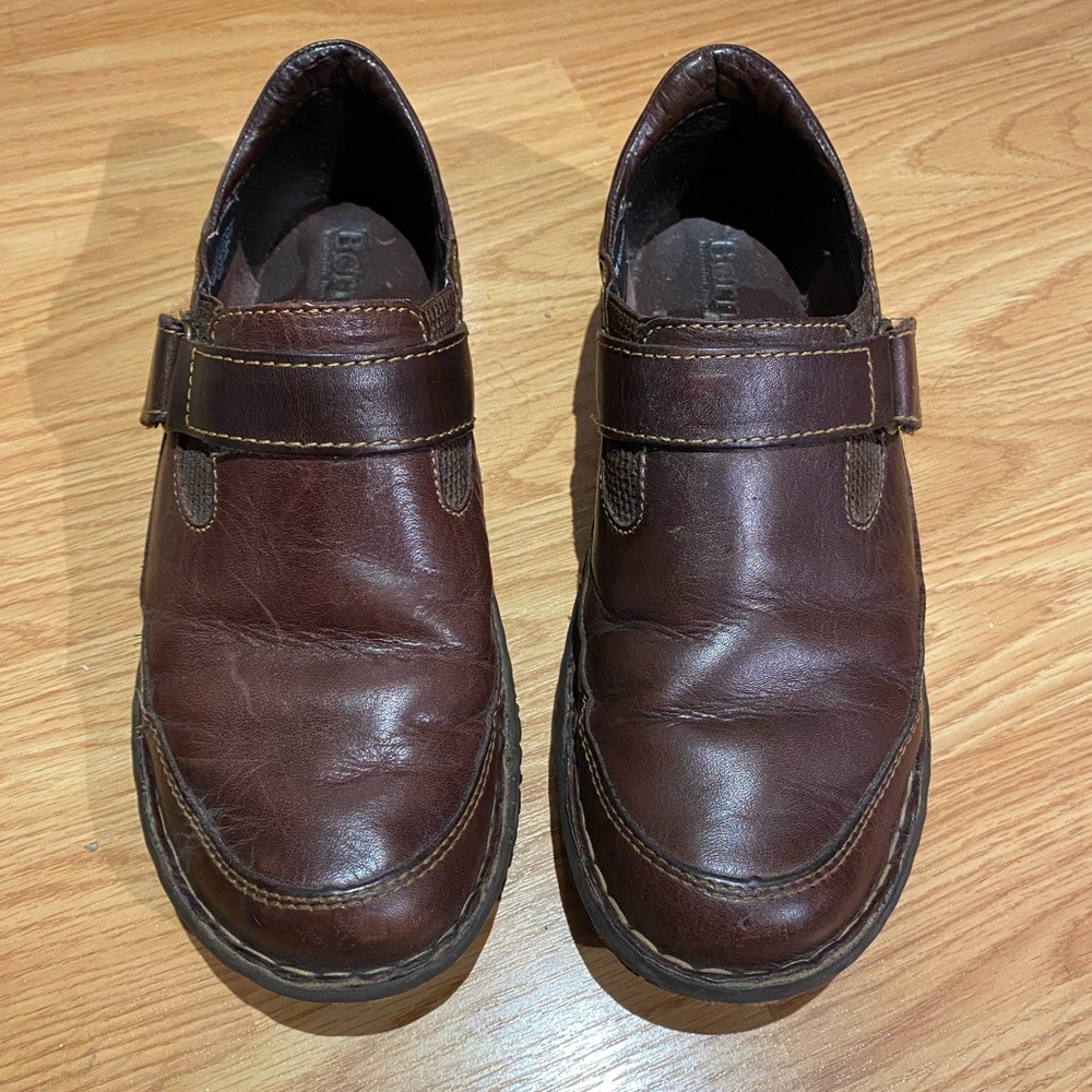 Gorgeous brown leather shoes by Born. Size 8.5